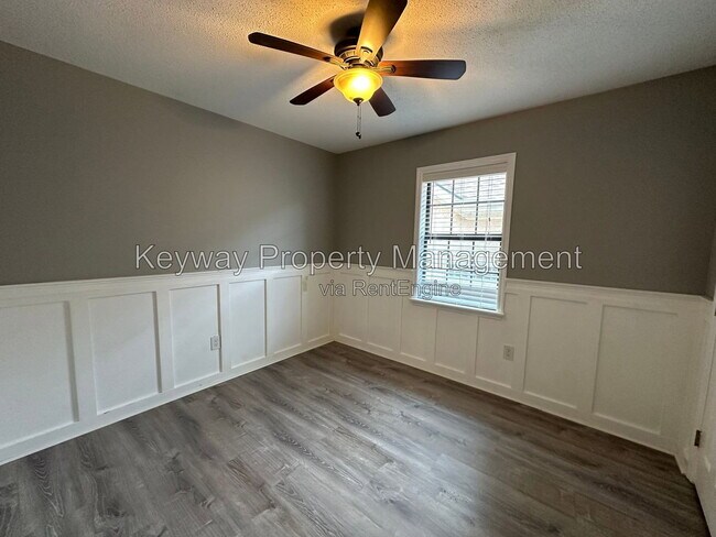 Building Photo - 2919 Pointewest Dr