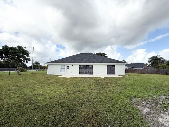 Building Photo - 2401 Rolling Broak Dr