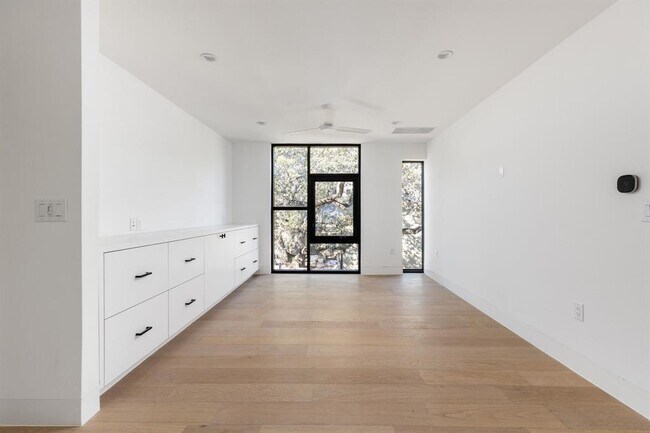 Building Photo - 1603 Chelsea Ln