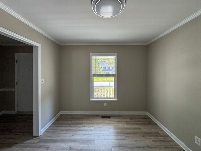 Building Photo - Charming 4 Bed 2 Bath Home in Jack Britt