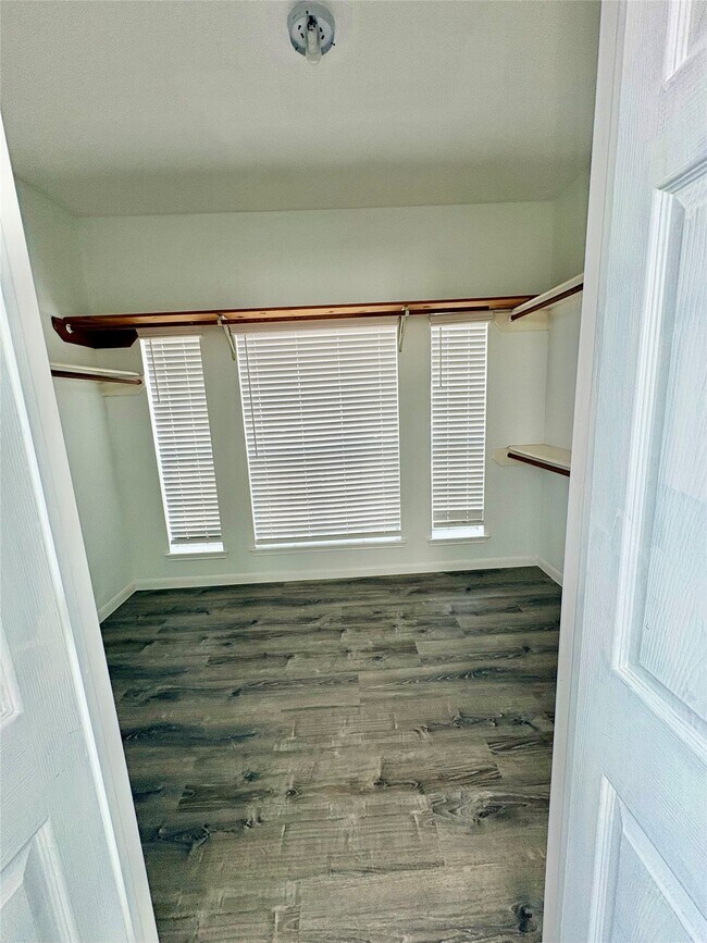 Building Photo - 6206 Paddle Wheel Dr