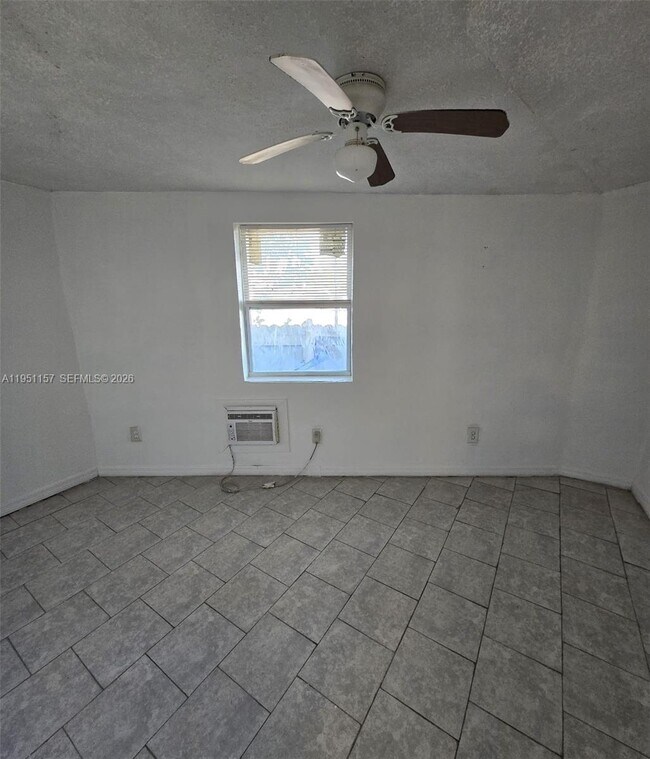 Building Photo - 1189 N Tamiami Trl