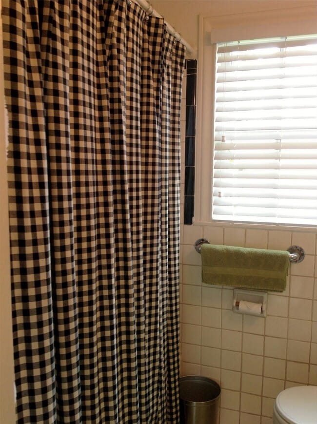 Building Photo - 704 Sue St