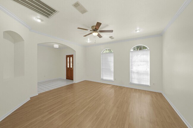 Building Photo - 15322 Vintage Oak Ln