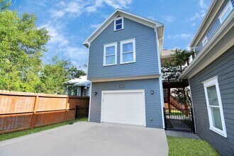 Building Photo - 9022 Topaz St