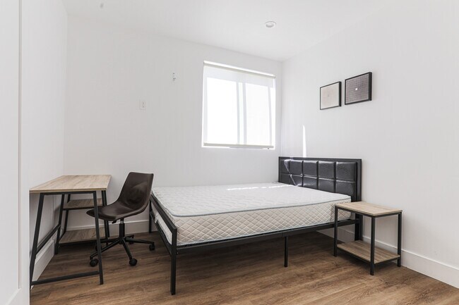private bedroom - 1603 W 35th St