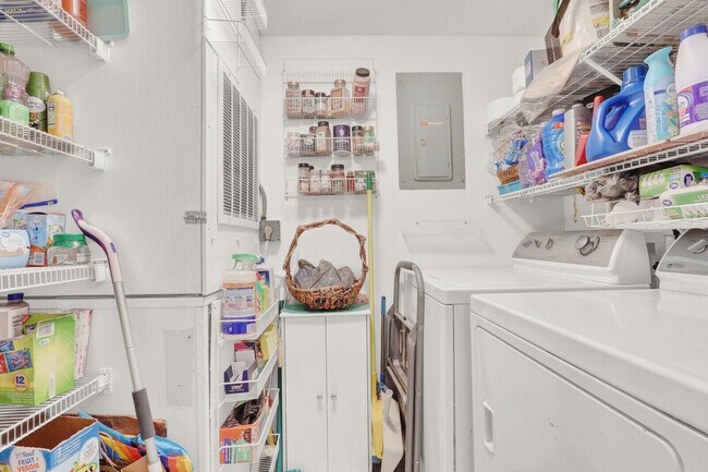 Building Photo - 309 Knotty Pine Cir