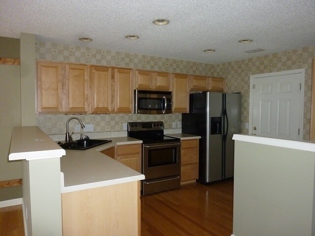 Building Photo - 1418 Walnut Hill Dr