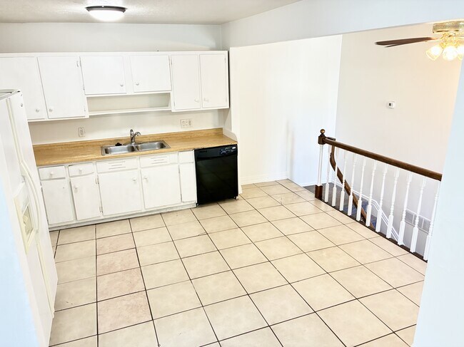 Building Photo - 631 N 120 E