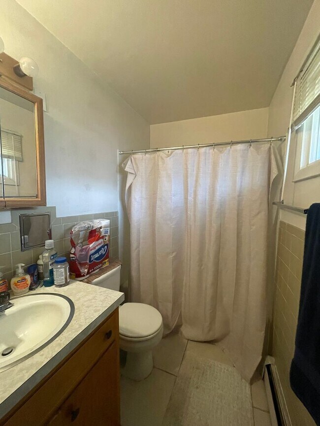 Building Photo - STUDENTS WELCOME! Split-Level Home in Midtown Ft. Collins