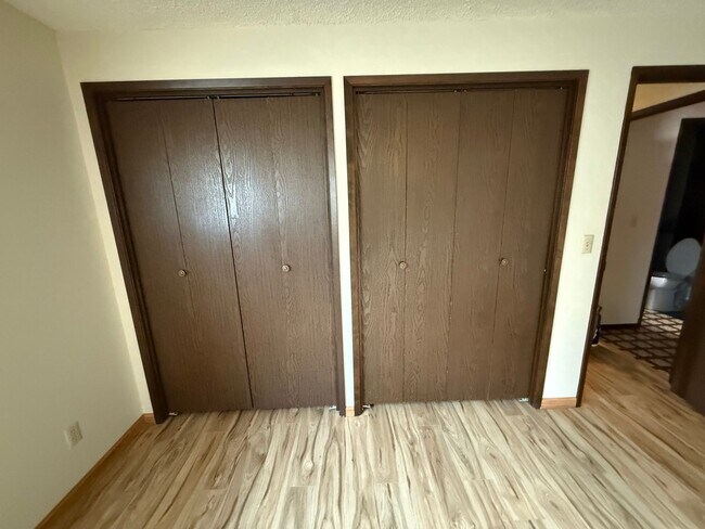 Building Photo - Charming Retro-Style 2BR in Prime Downtown Location