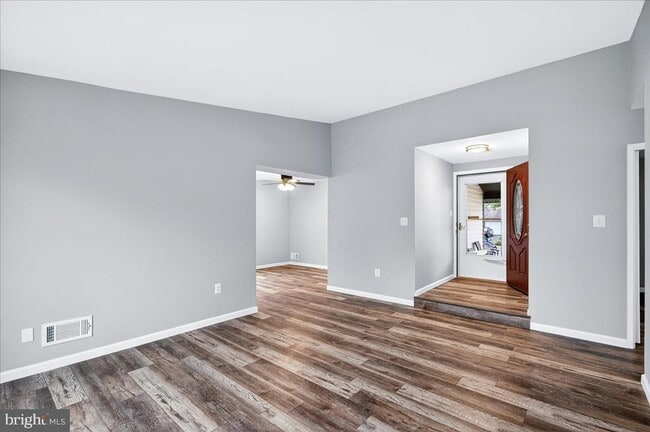 Building Photo - 6901 Vantage Dr