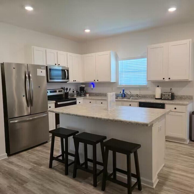 Building Photo - 42 Woodsorrel St