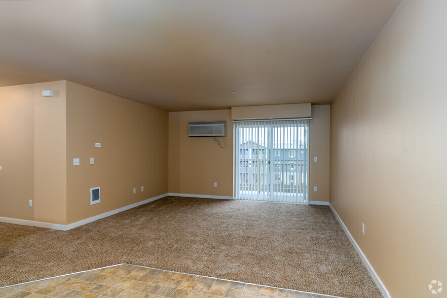 2BR, 2BA - 1040SF - Living Room - Basalt Ridge Apartments