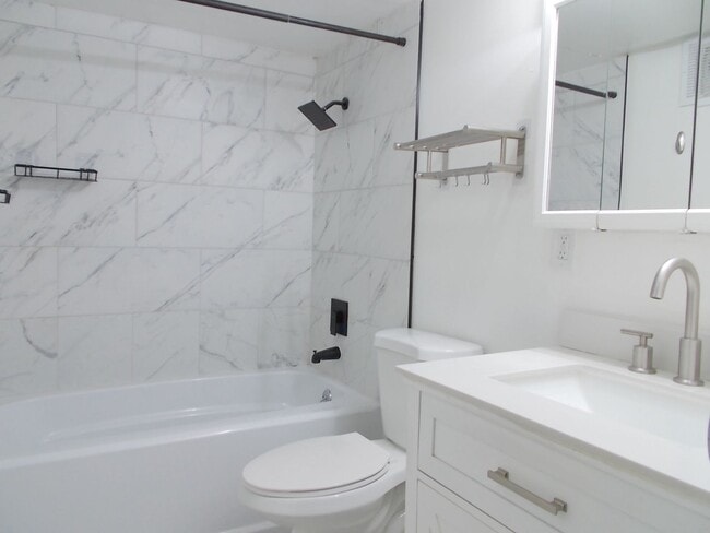 Building Photo - Cozy 1-Bed Condo in Las Vegas in Convenient Location