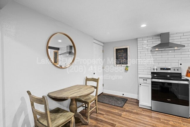 Building Photo - 3870 N Honeysuckle Dr