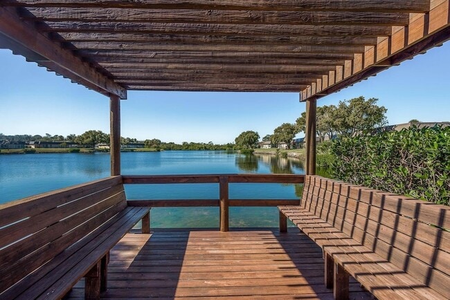 Building Photo - 4229 Stratford Dr