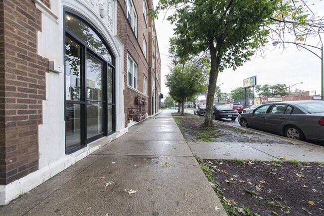 Building Photo - 1735 W 79th