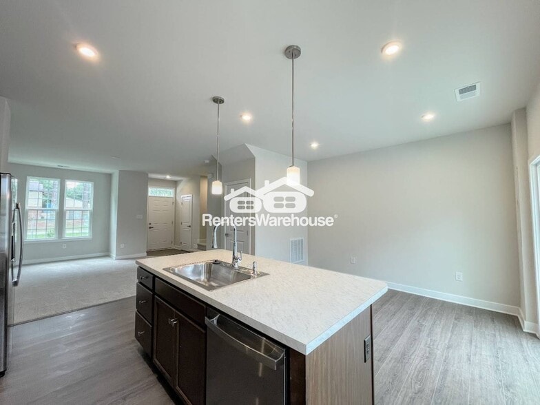 Building Photo - 202 Reid's Pl Dr