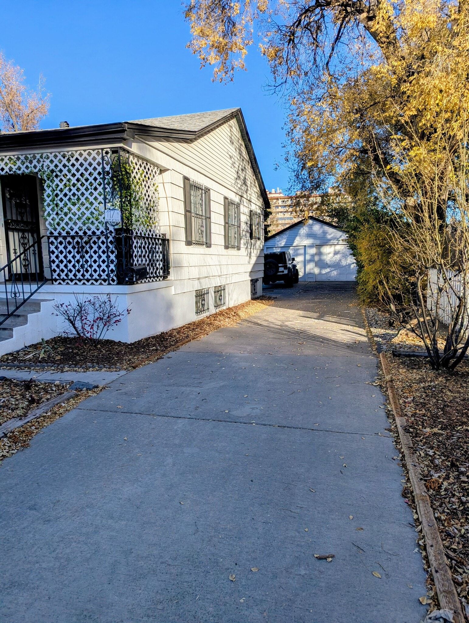 Garage - 119 Farragut Ave