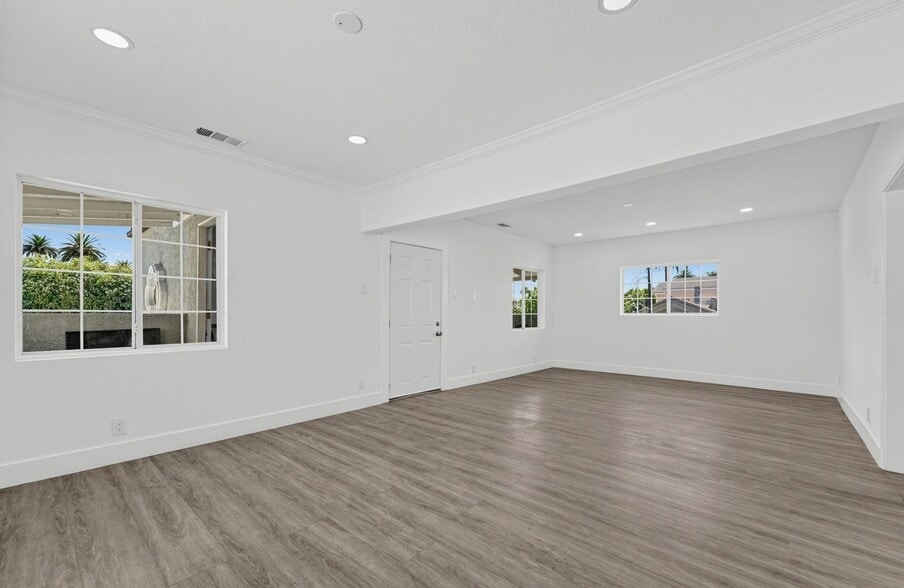 Building Photo - 2703 Alsace Ave