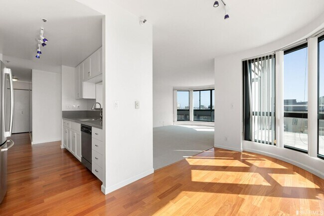 Building Photo - 300 3rd St