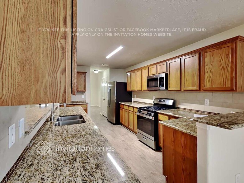 Building Photo - 8619 Discus Dr