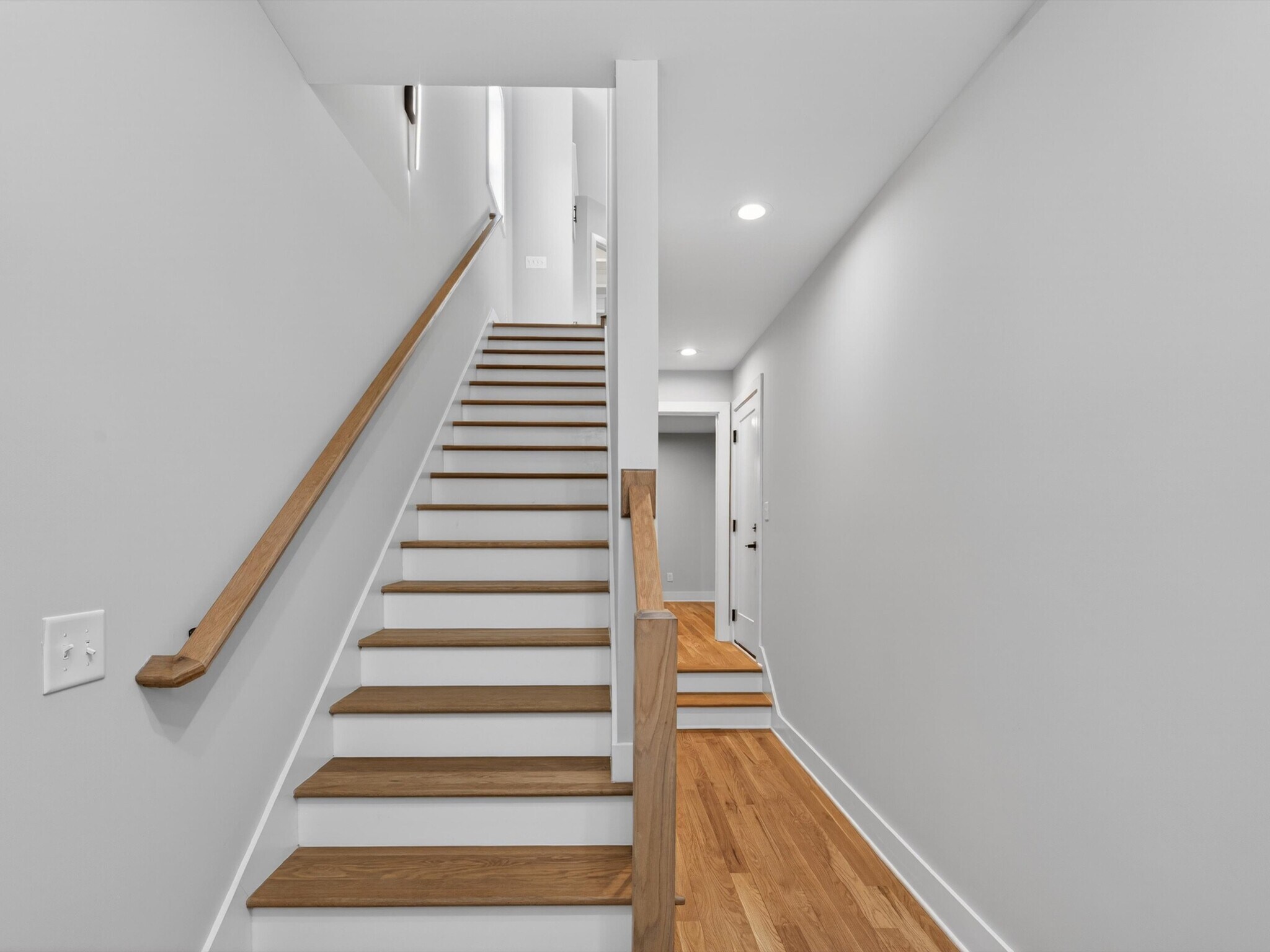 Building Photo - 5915 Maxon Ave