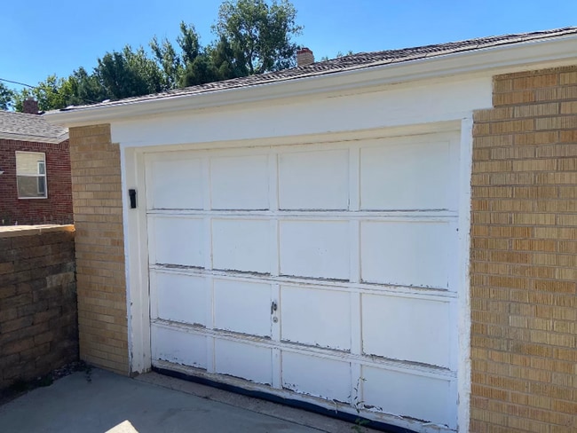 Building Photo - *COMING 9/15/2026* 3 Bedroom 2 Bathroom Single Family Home in the Avenues!!