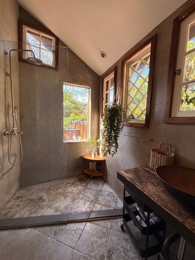 Building Photo - Furnished 1940s Beachwood Canyon Retreat with Treetop Deck + Creative Loft!