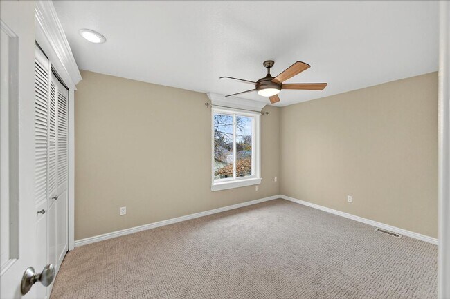 Building Photo - Gorgeous Updated Home in the Heart of Eagle Hills