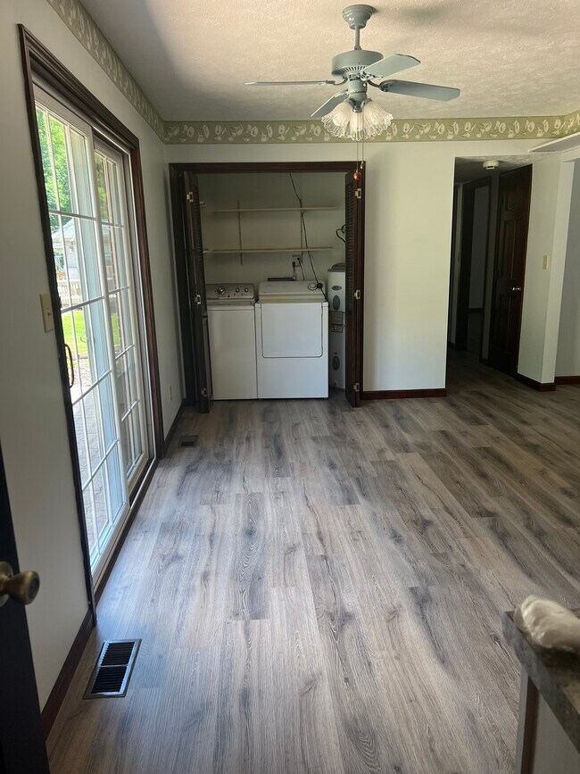 Building Photo - 3714 Creekwood Dr