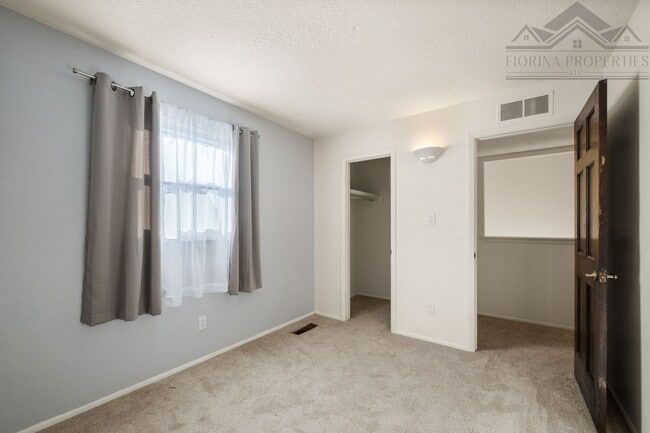 Building Photo - 3161 Plaza Blanca