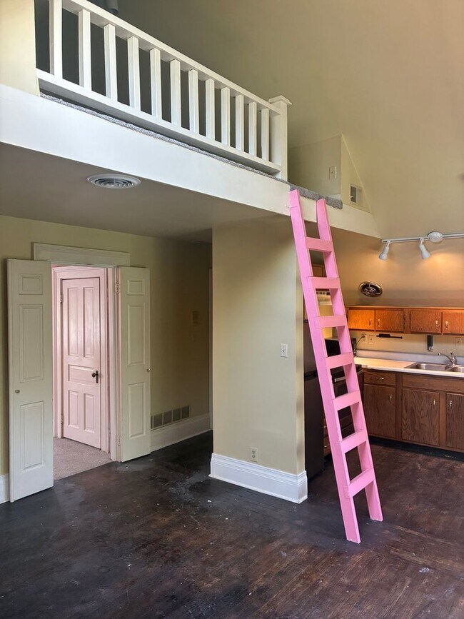 Building Photo - 1454