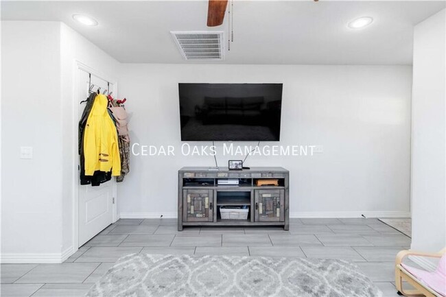 Building Photo - 645 Sugar Creek Rd