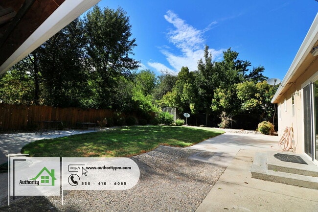 Building Photo - 2061 Jewell Ln