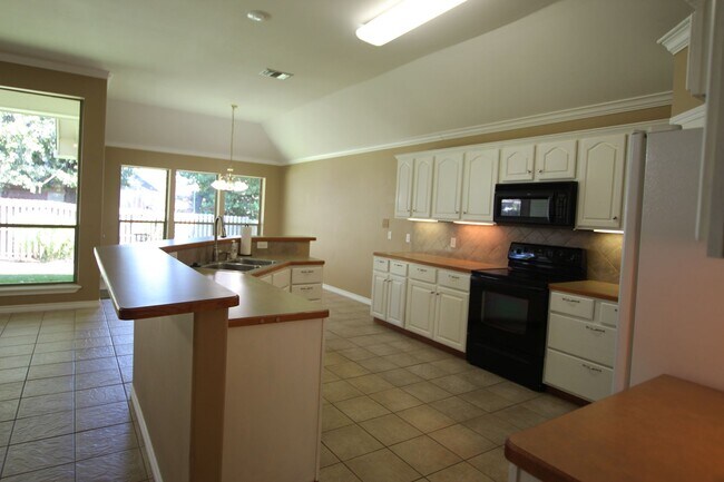 Building Photo - Coming Soon: 3 bedroom 2 bathroom home in Tyler!