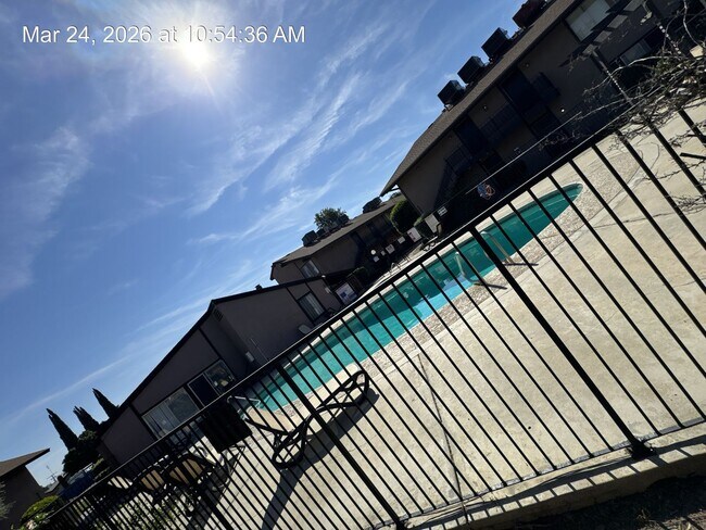 Building Photo - Downstairs apartment for Rent in Visalia Available now!