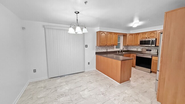 Building Photo - 2302 Old Fort Hills Dr
