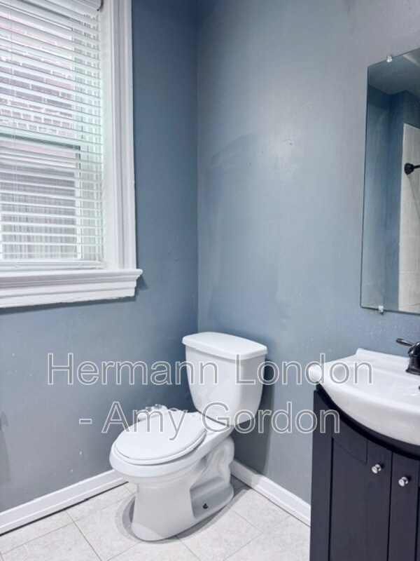 Building Photo - 2933 Victor St