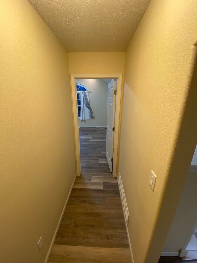 Building Photo - Available November 5, 2024! Call Watson & ...
