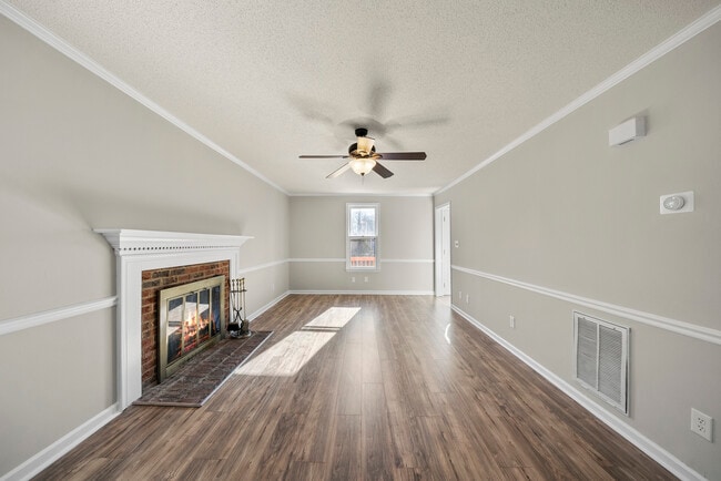 Building Photo - 7404 N Thorncliff Pl