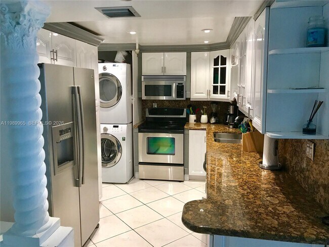 Building Photo - 290 174th St St