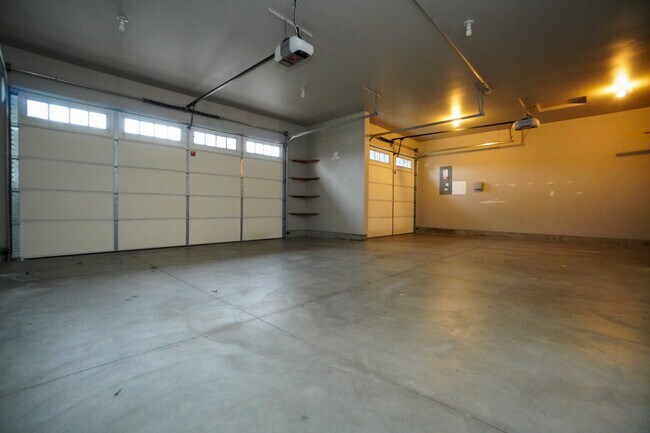 Building Photo - 2303 E Fratello St