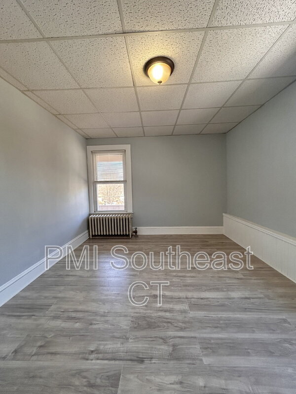 Building Photo - 484 Pleasant St