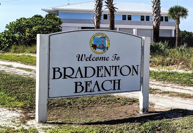 Building Photo - 5908 17th St W