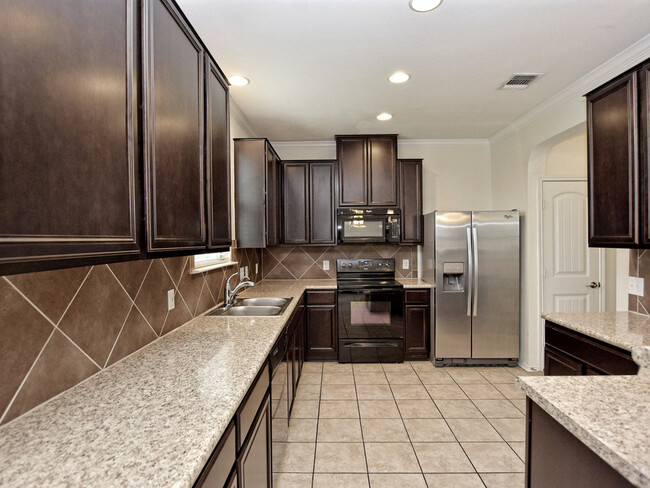 Building Photo - Inviting two story home in Berdoll Farms.