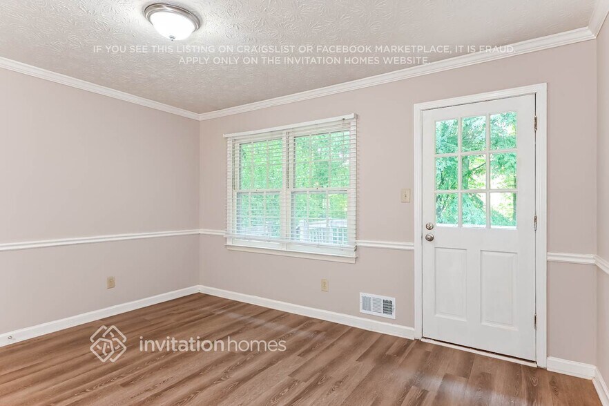 Building Photo - 1460 Sundale Dr