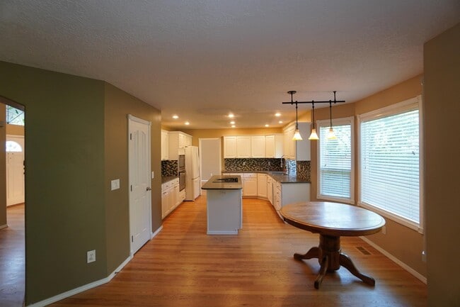 Building Photo - 2747 E Migratory Dr