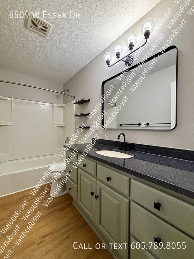 Building Photo - 6509 W Essex Dr